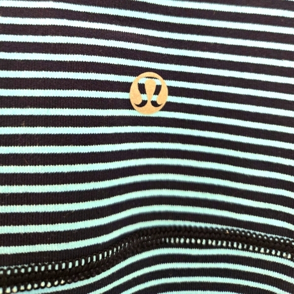 ( lululemon ) Athletic Scoop Neck Tank Top with Shelf Bra - Picture 3 of 8